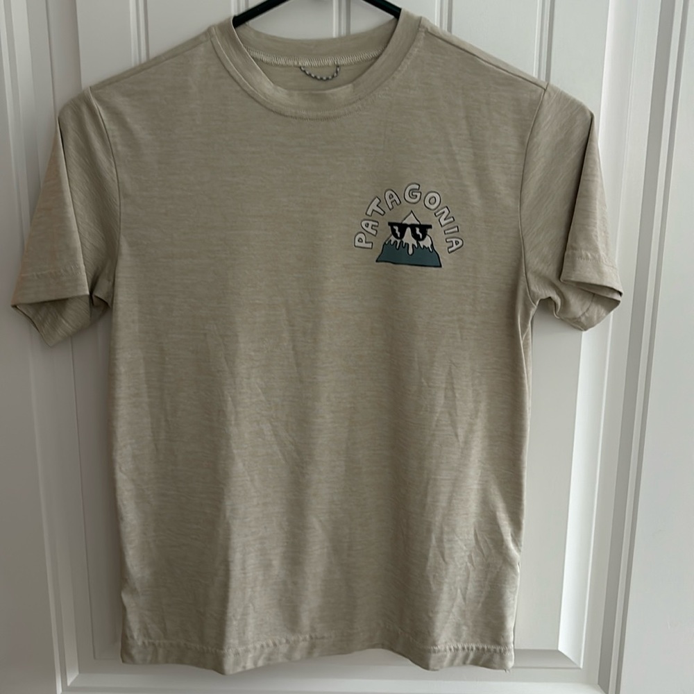 Short sleeve Patagonia cool cap daily tee shirt